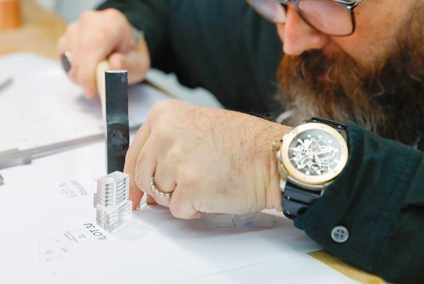 Les-mains-de-nos-artisans